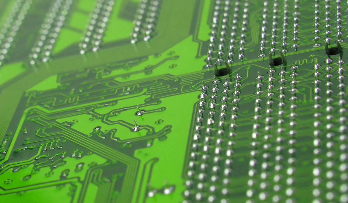 Tabla de equivalencias mostrando la conversión de Bytes a Megabytes, Gigabytes y Terabytes