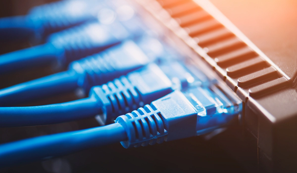 Interfaz de configuración de un router mostrando la sección de apertura de puertos o Port Forwarding